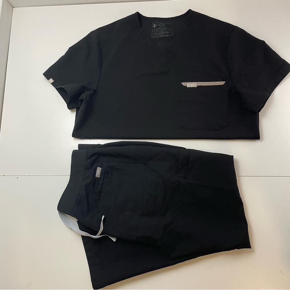Figs Men Scrubs Black Set Chisec Top M and Axim Pants size M Short